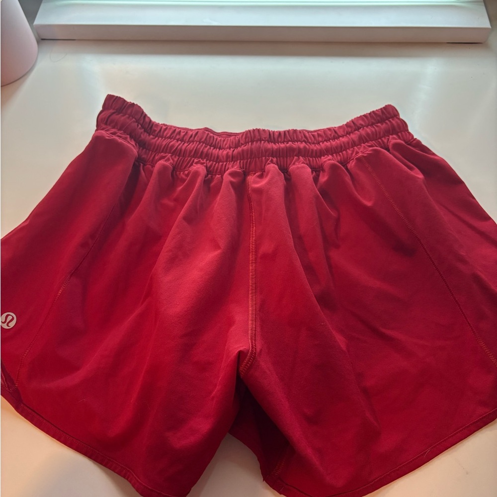 lululemon athletica Women's Red Shorts 4in doesn’t have the liner